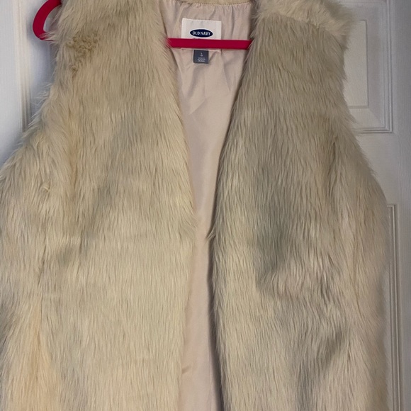** FAUX FUR VEST ❄️ ** - Picture 2 of 5